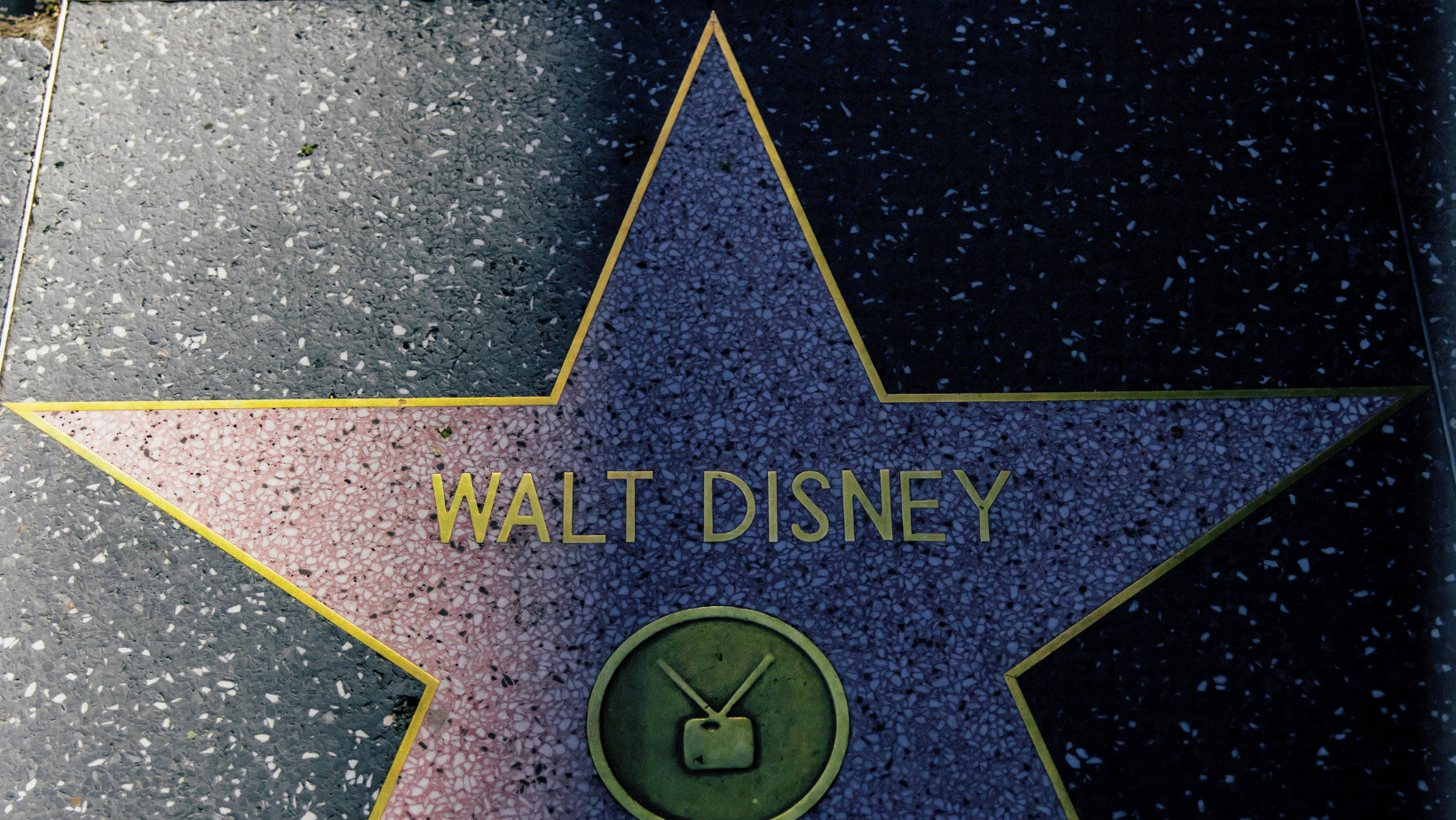 FEATURE GRAPHIC -- 10 TV & MUSIC ICONS WHO SURPRISINGLY DON'T HAVE A STAR ON THE HOLLYWOOD WALK OF FAME